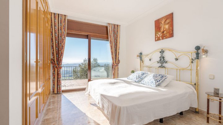 Exklusives Ferienhaus kaufen Spanien Costa Brava - privater Pool und Meerblick auf die Bucht von Rosas