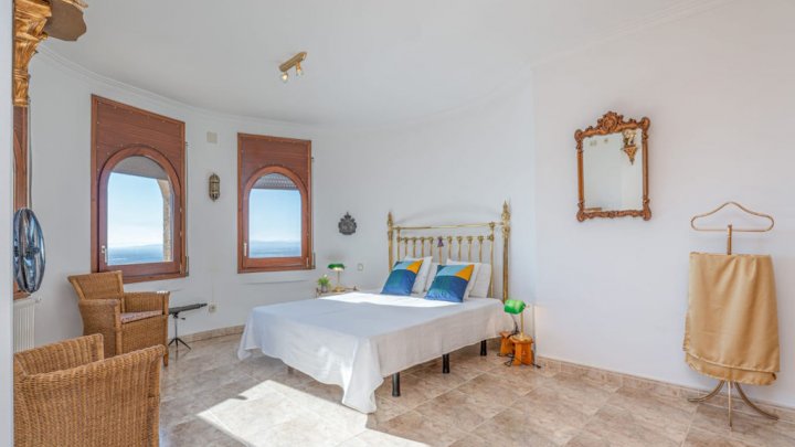 Exklusives Ferienhaus kaufen Spanien Costa Brava - privater Pool und Meerblick auf die Bucht von Rosas